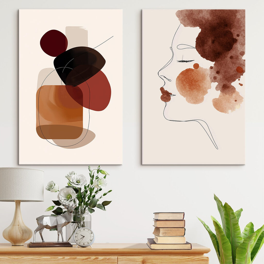 Formas abstractas y rostro en un interior