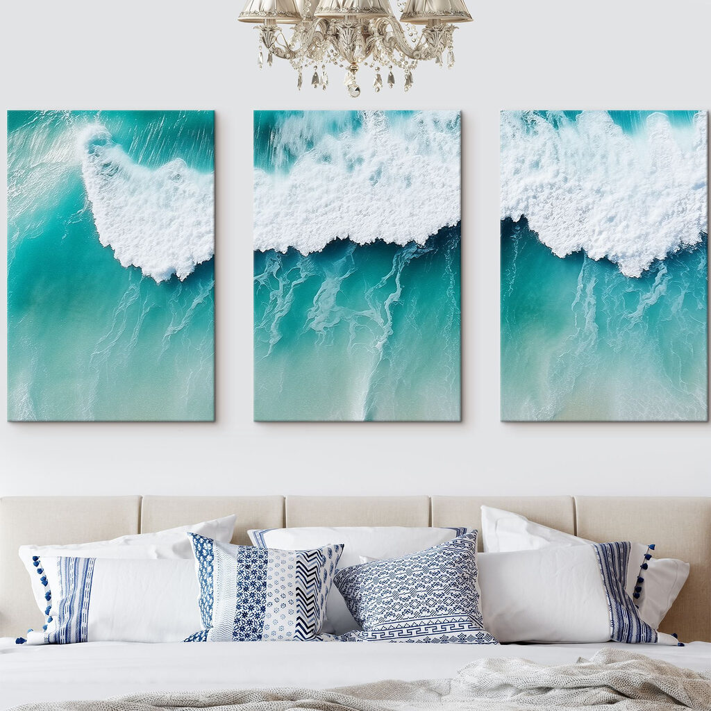 Olas sobre agua turquesa en un interior