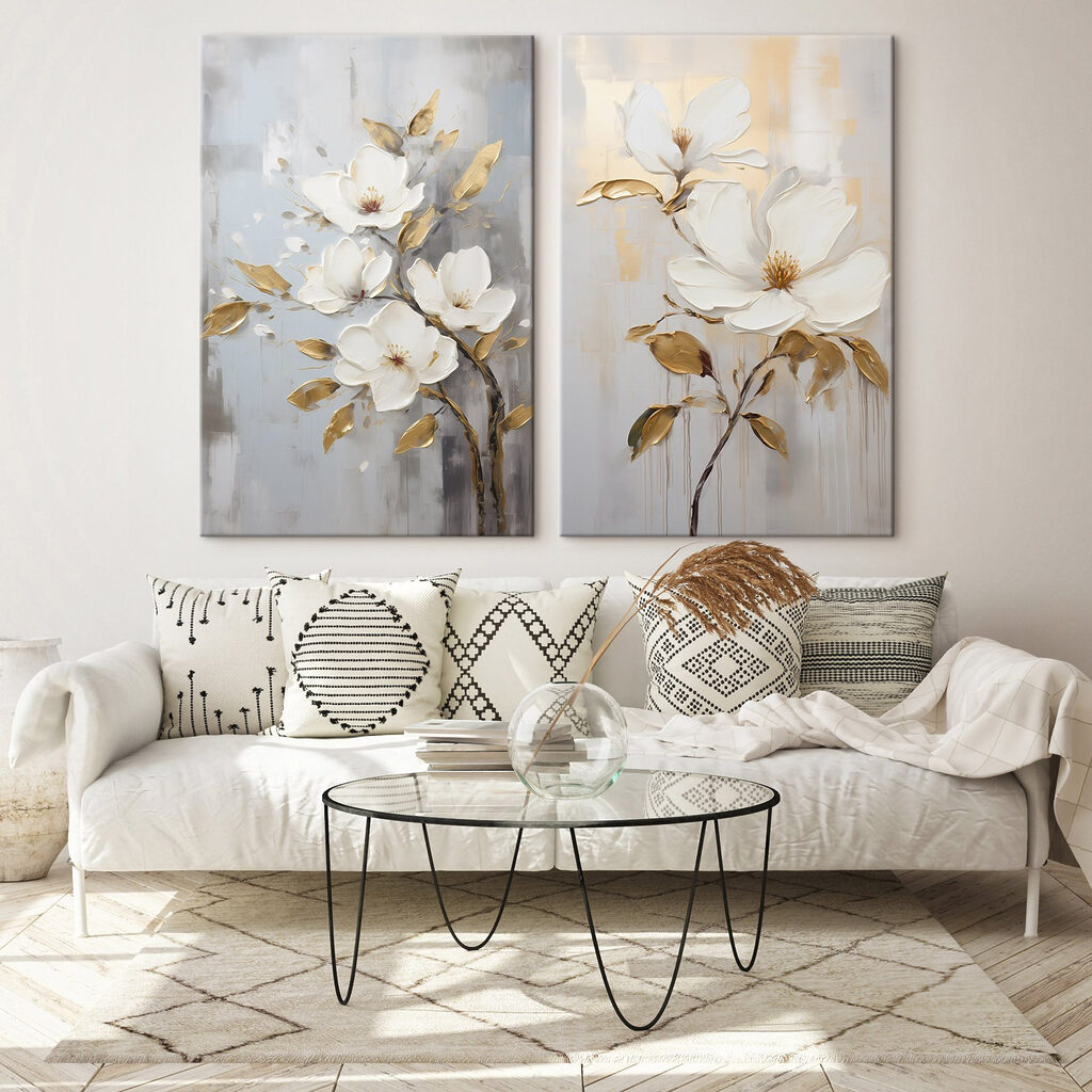 Magnolias sobre ramas ocres en un interior