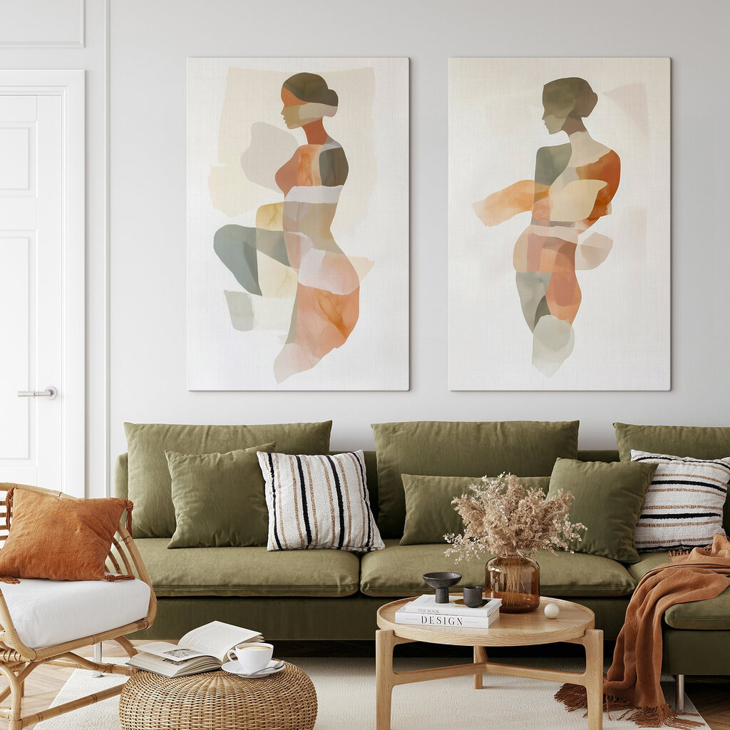 Figuras de mujer abstractas en un interior