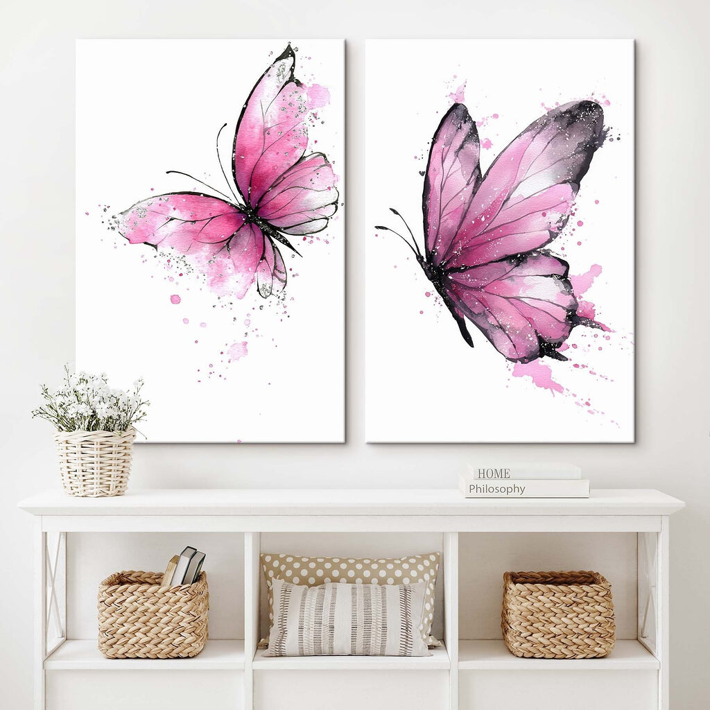Mariposas en rosa en un interior