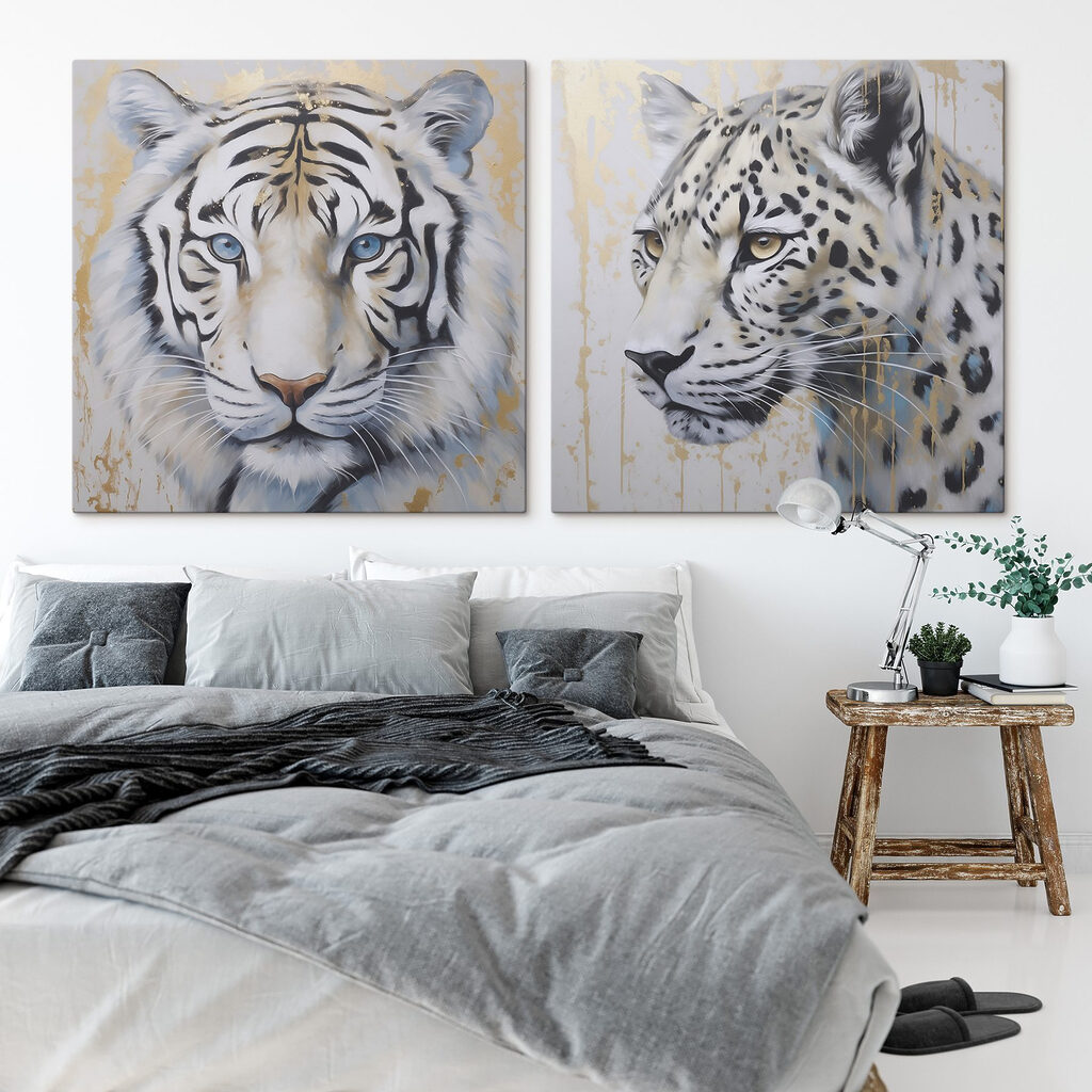 Tigre y leopardo en un interior