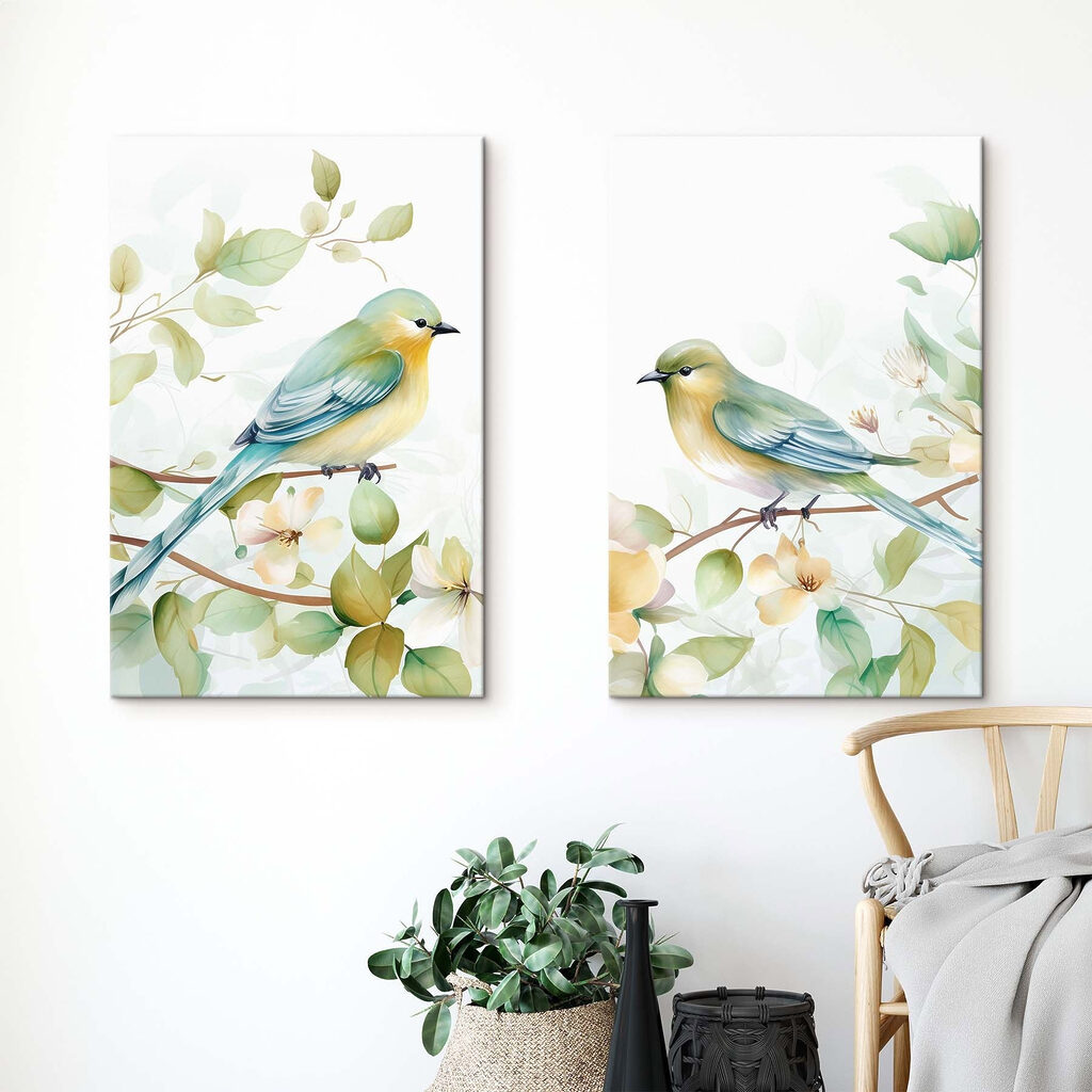 Dos pájaros posados en un interior