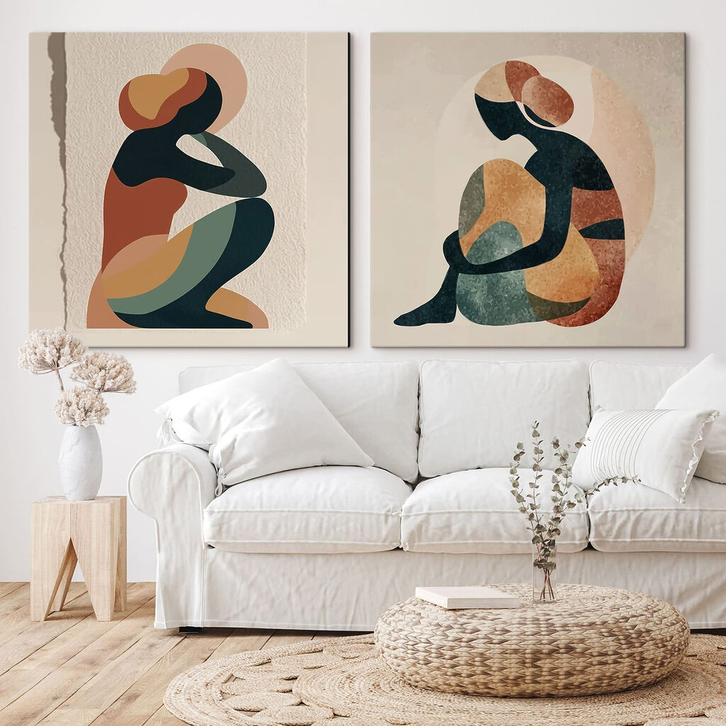 Mujeres sentadas en un interior