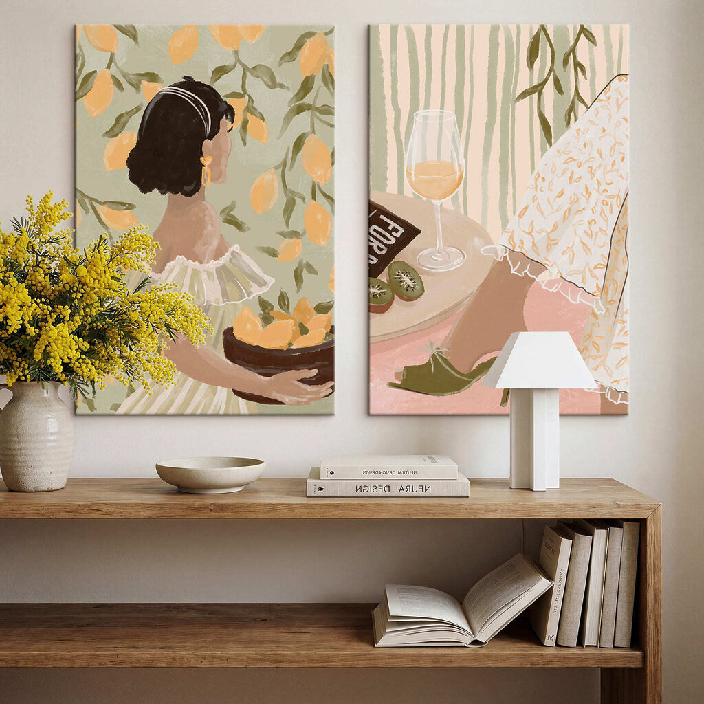 Mujer con limones en un interior