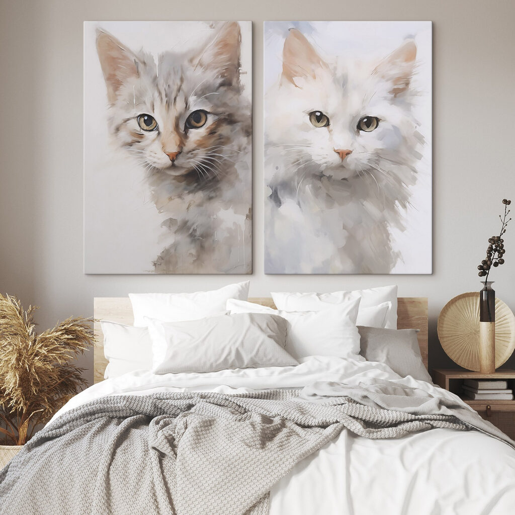 Dos gatos en un interior