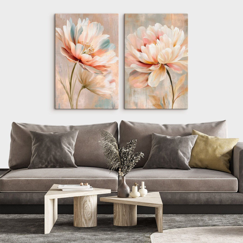 Peonías rosa y crema en un interior