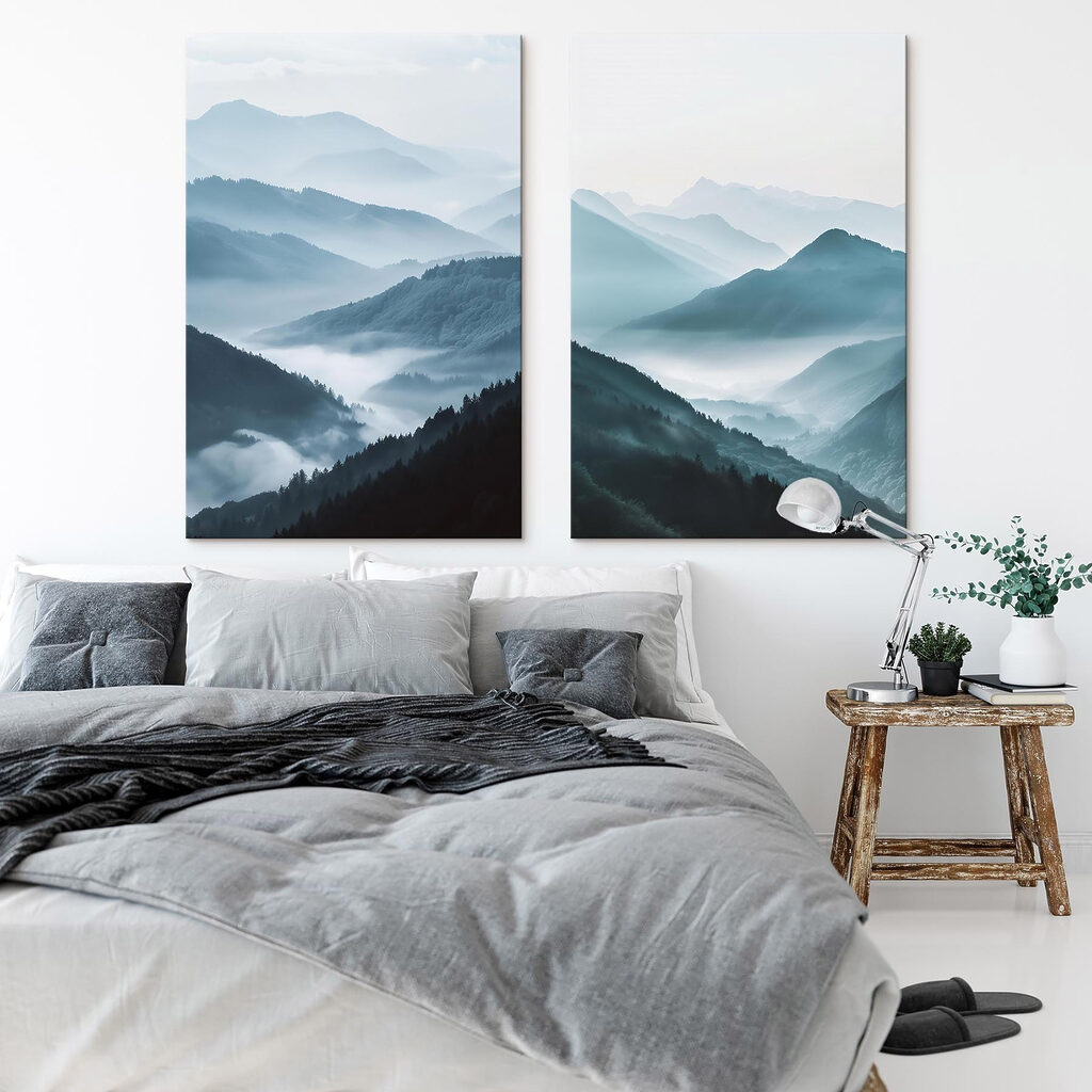 Montaña azul con niebla en un interior