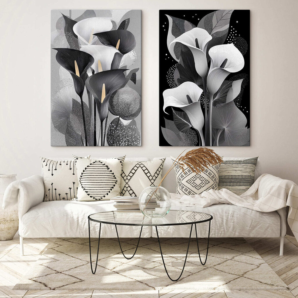 Flores blancas y negras en un interior