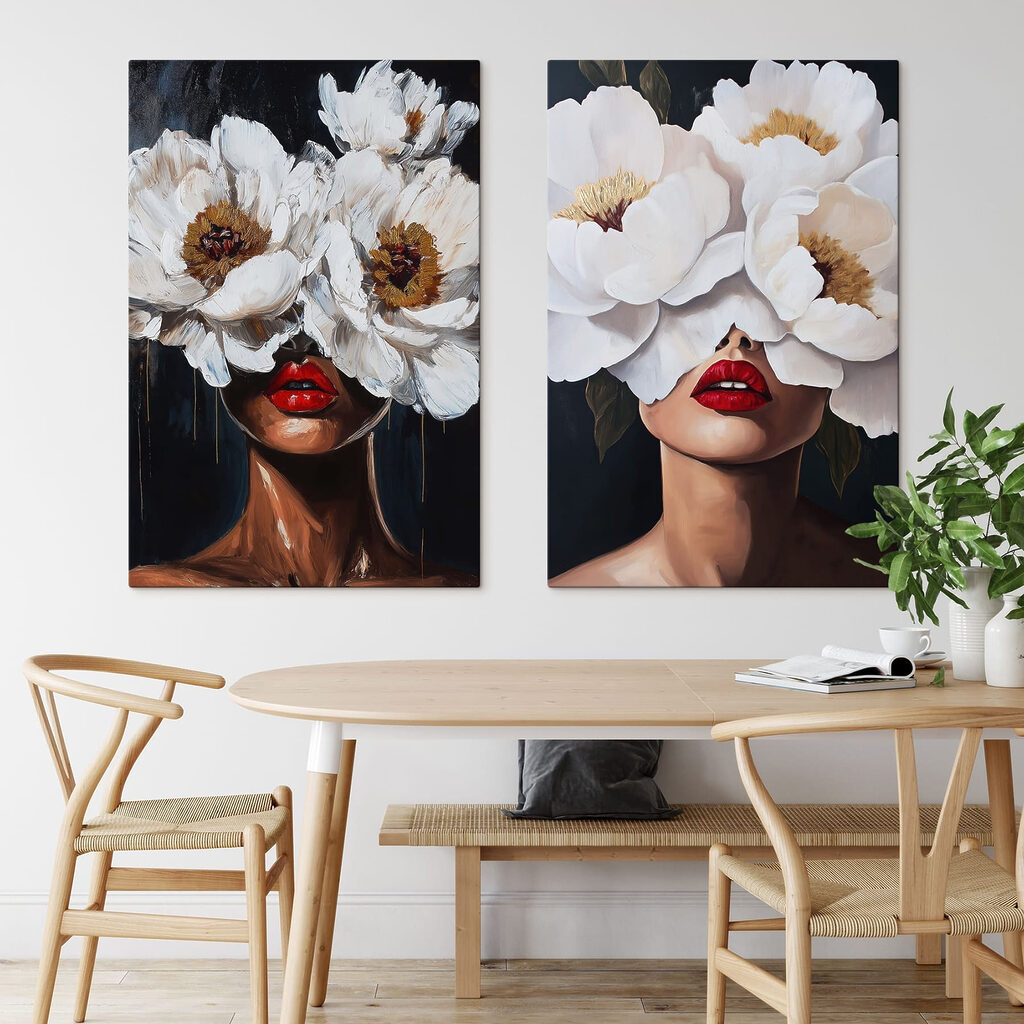 Tras las flores blancas en un interior