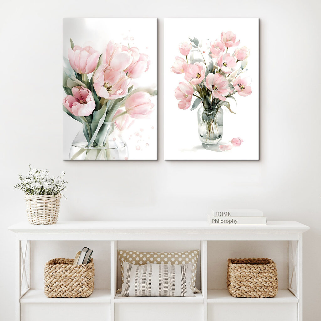 Tulipanes rosas en jarrones en un interior