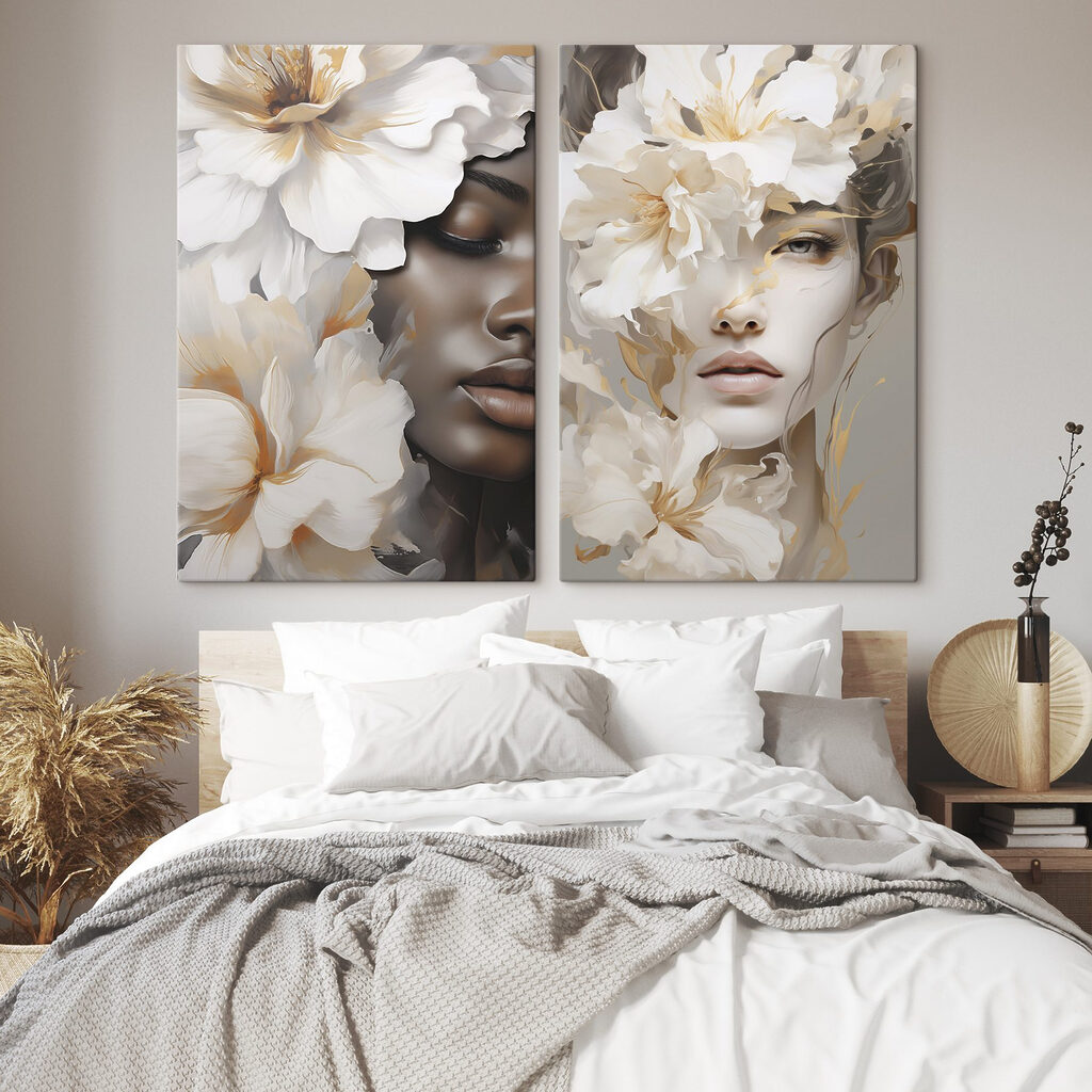 Rostros entre flores en un interior