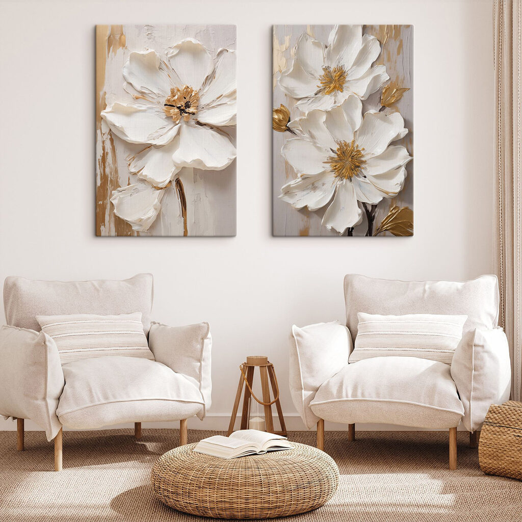 Flores grandes, centros dorados en un interior