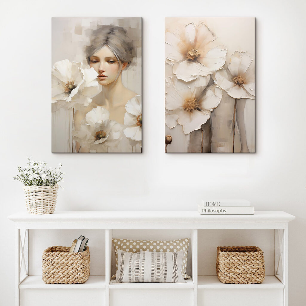 Retrato entre flores en un interior