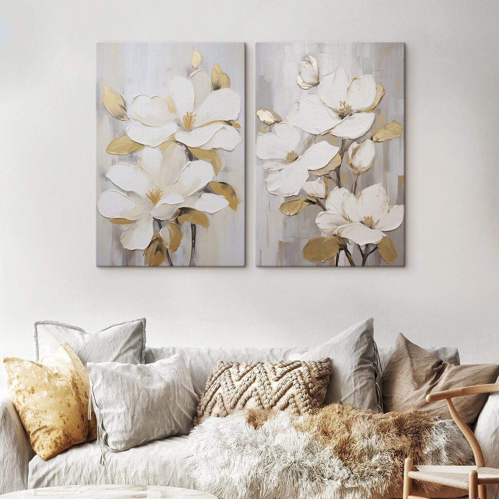 Flores en trazos dorados en un interior