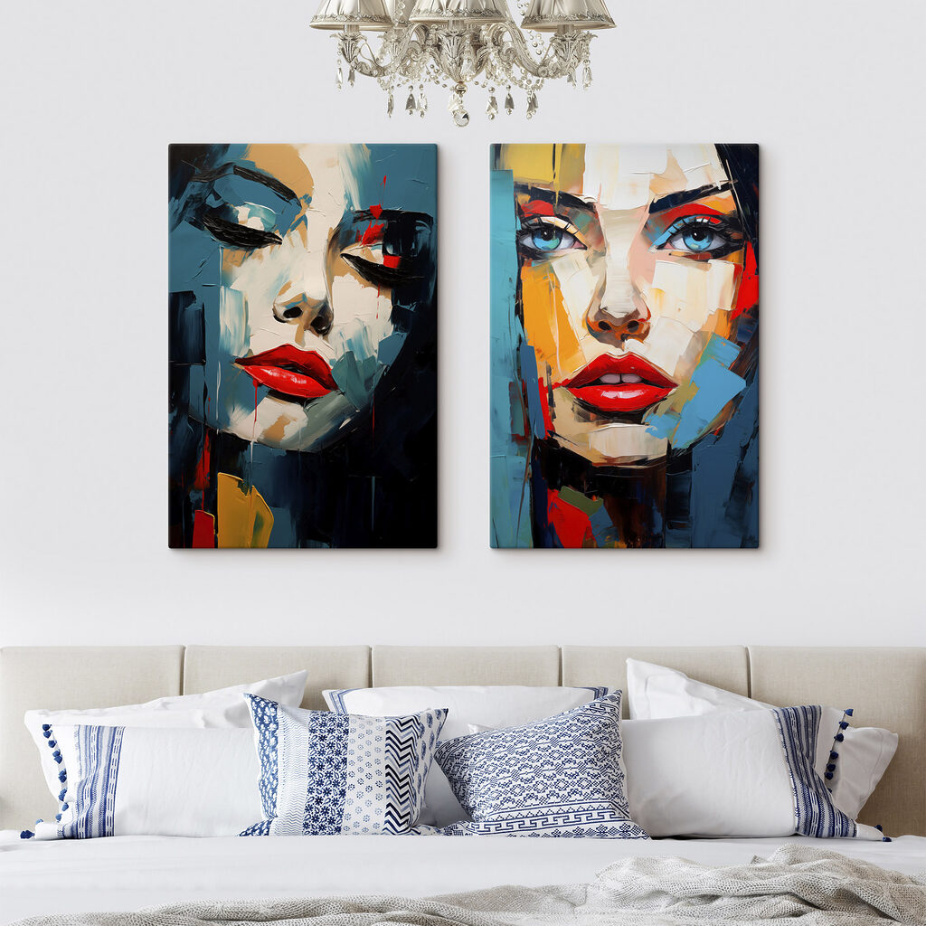 Miradas con labios rojos en un interior
