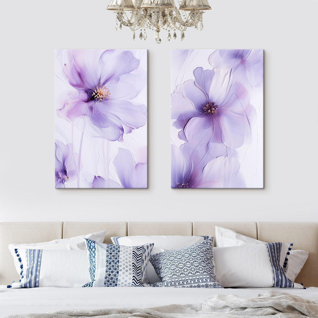 Flores lilas sobre blanco en un interior