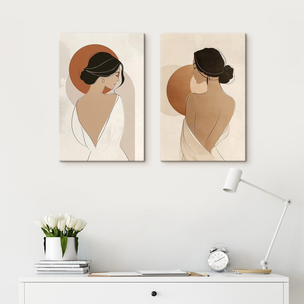 Mujeres de espaldas en un interior