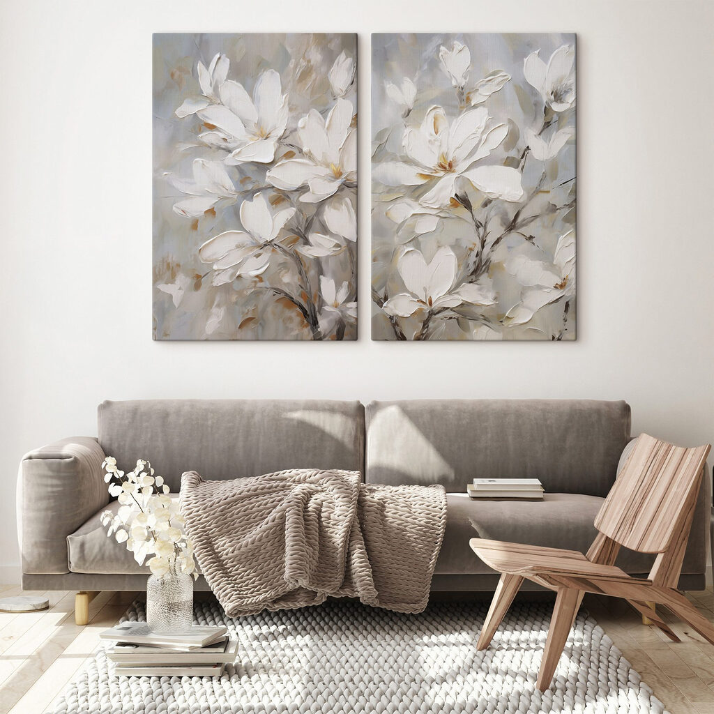 Ramitas blancas en flor en un interior
