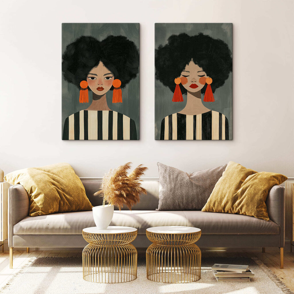 Retratos con pendientes naranjas en un interior