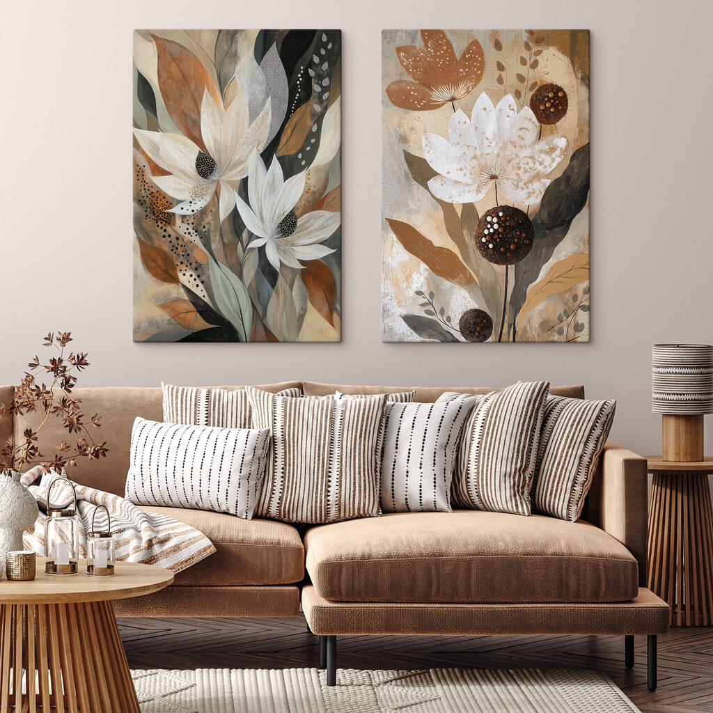 Flores entre manchas terrosas en un interior
