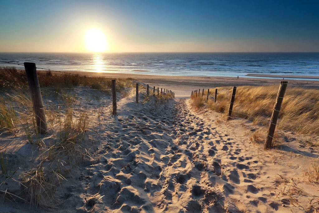 Atardecer entre dunas — diseño completo
