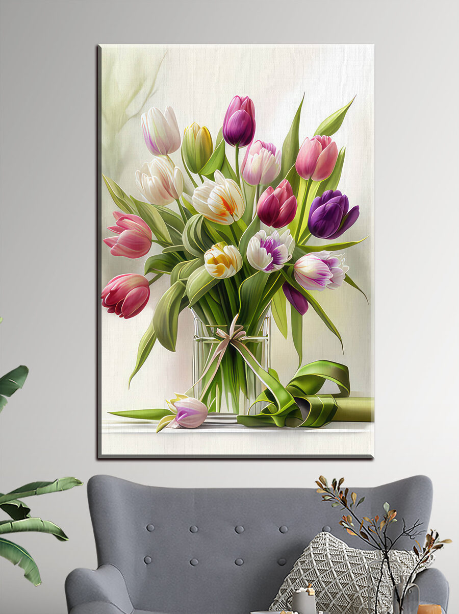 Tulipanes en jarrón en un interior