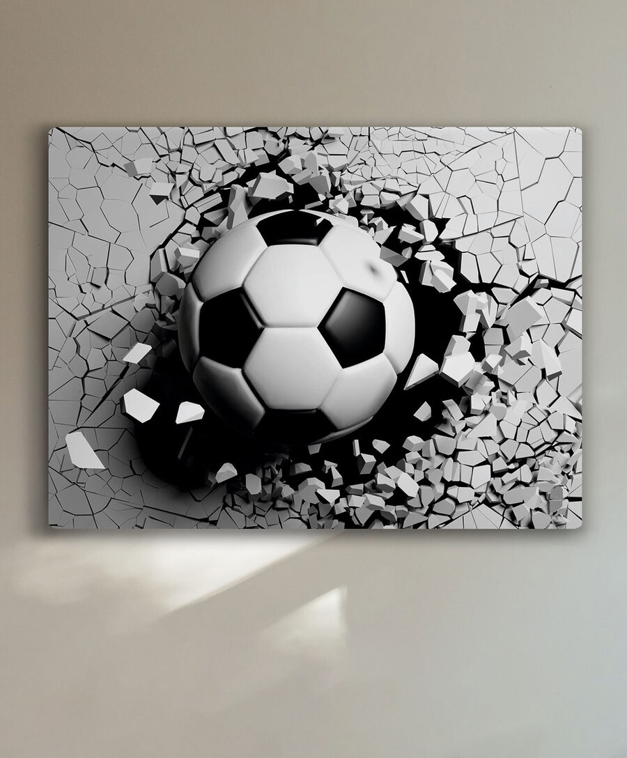 Balón de fútbol en un interior