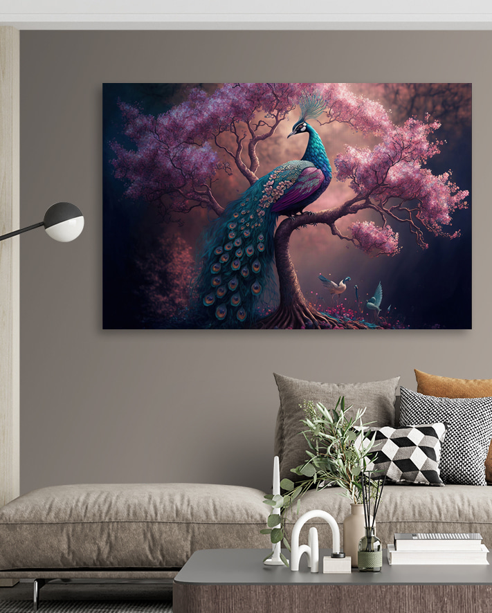 Pavo bajo árbol rosado en un interior
