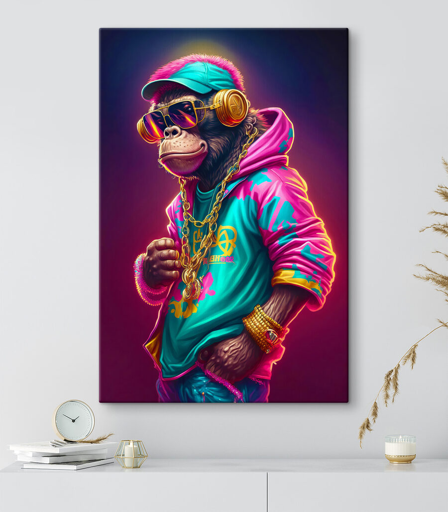 Mono en sudadera neón — interior 4