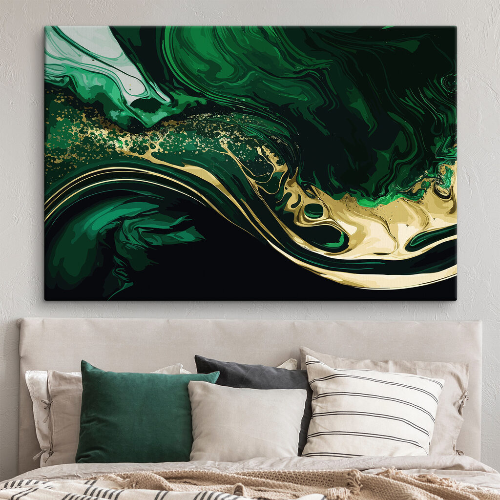 Oro fluye entre verde en un interior