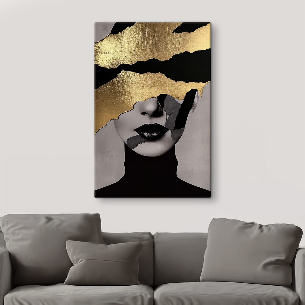 Rostro tras el oro en un interior