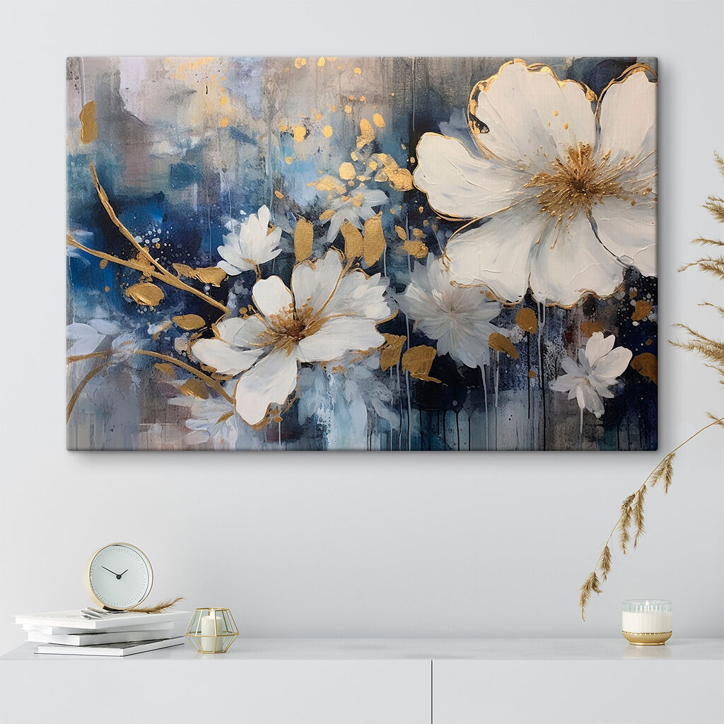 Flores blancas nocturnas en un interior