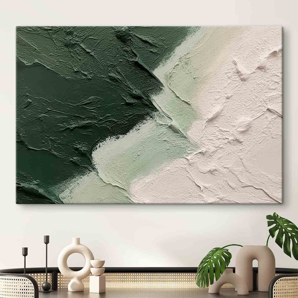 Trazos verdes sobre blanco en un interior