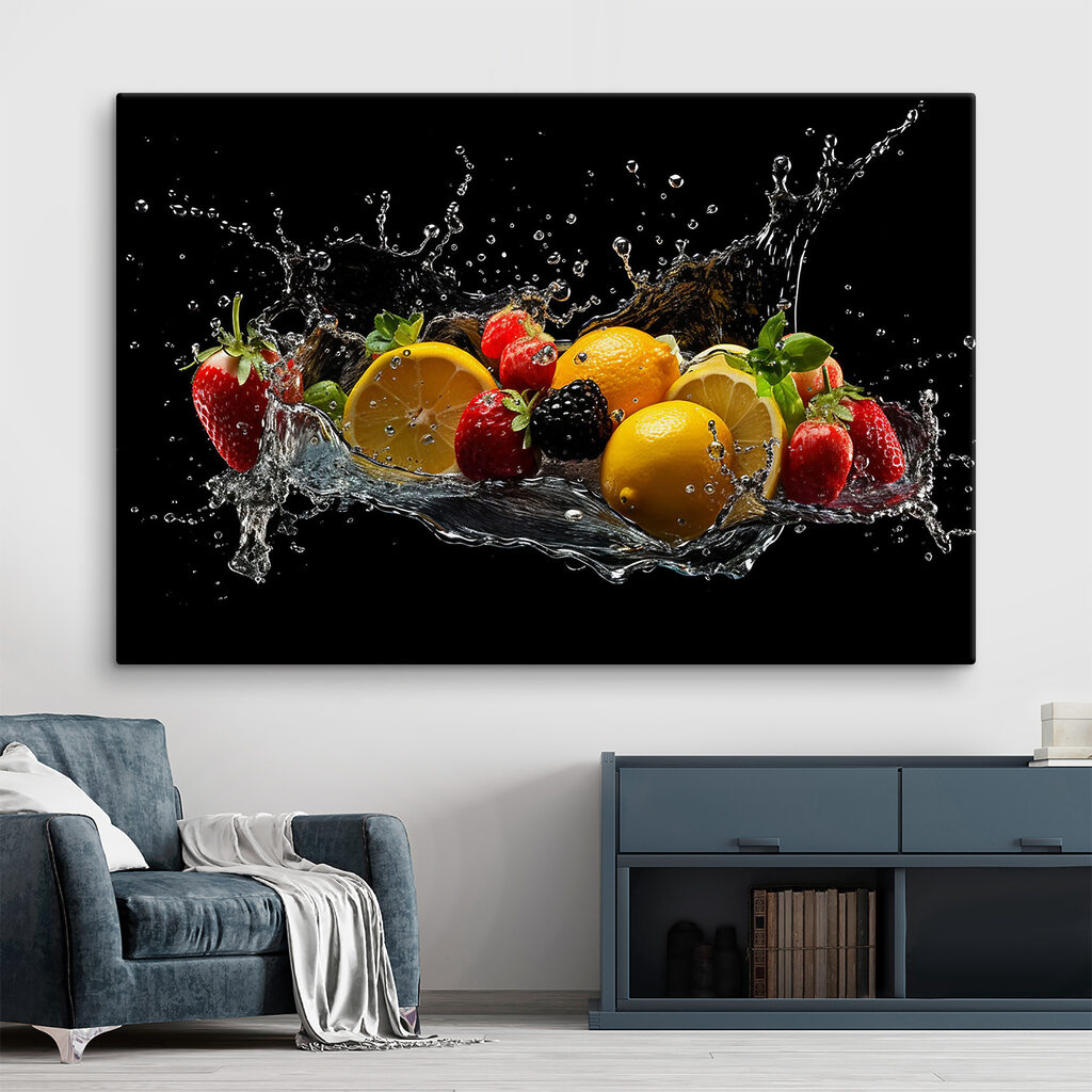 Fruta en un chapoteo en un interior