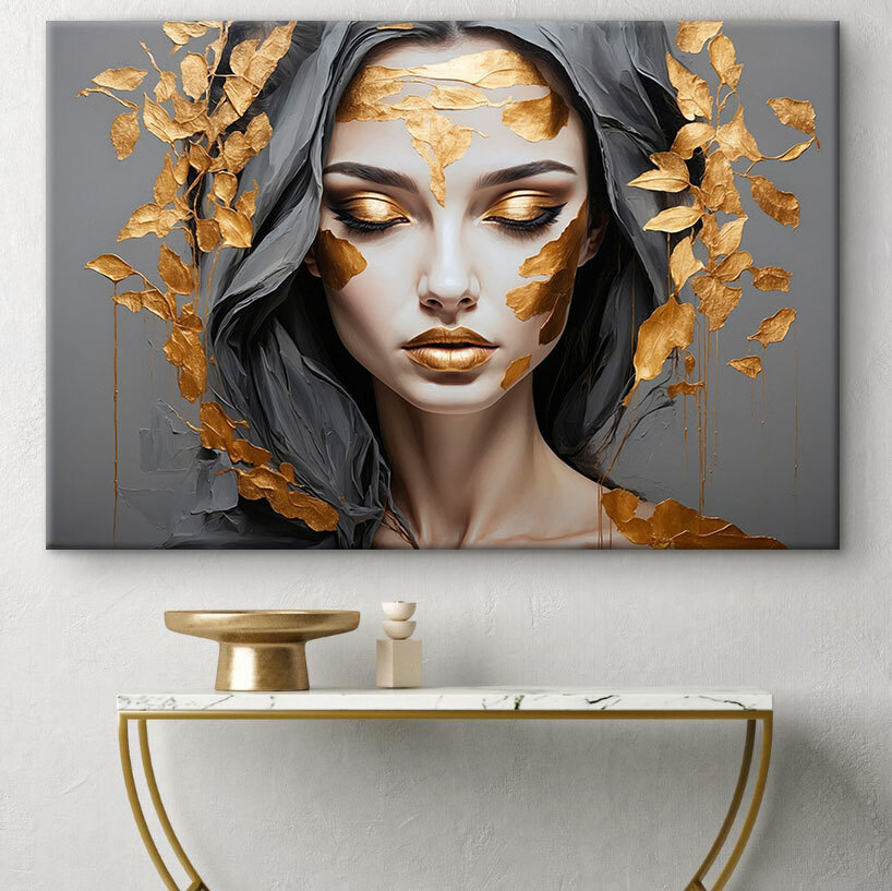 Rostro entre hojas doradas en un interior