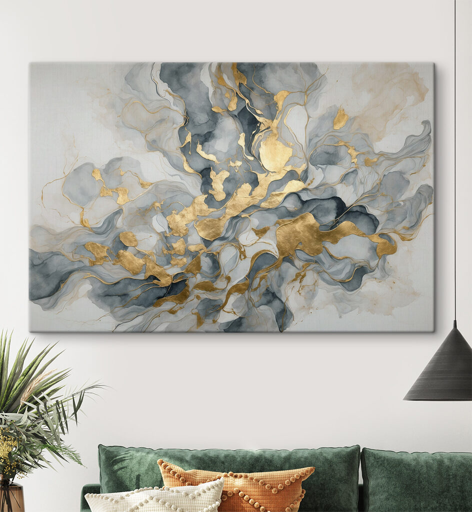 Oro serpentea en gris en un interior
