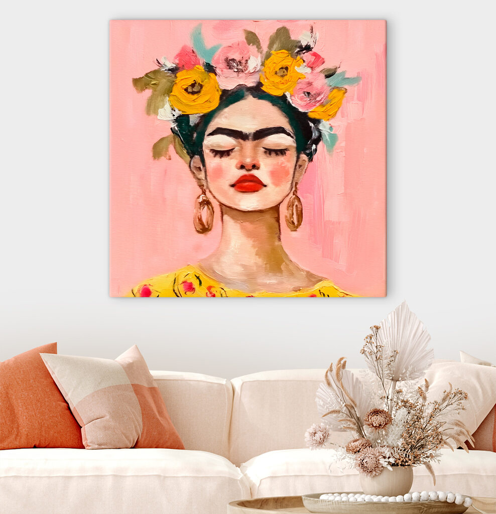 Frida de ojos cerrados en un interior