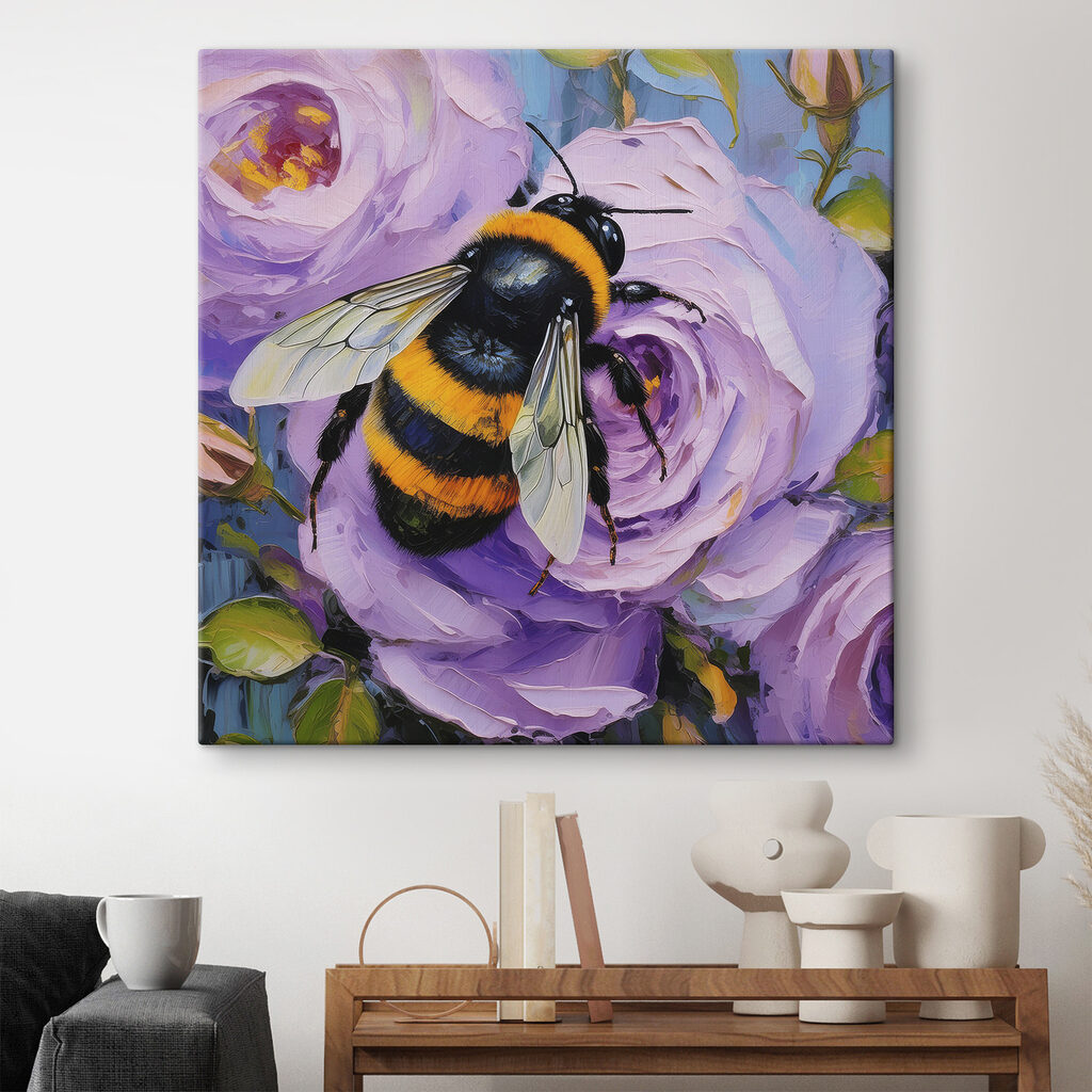 Abejorro sobre flor morada — interior 1