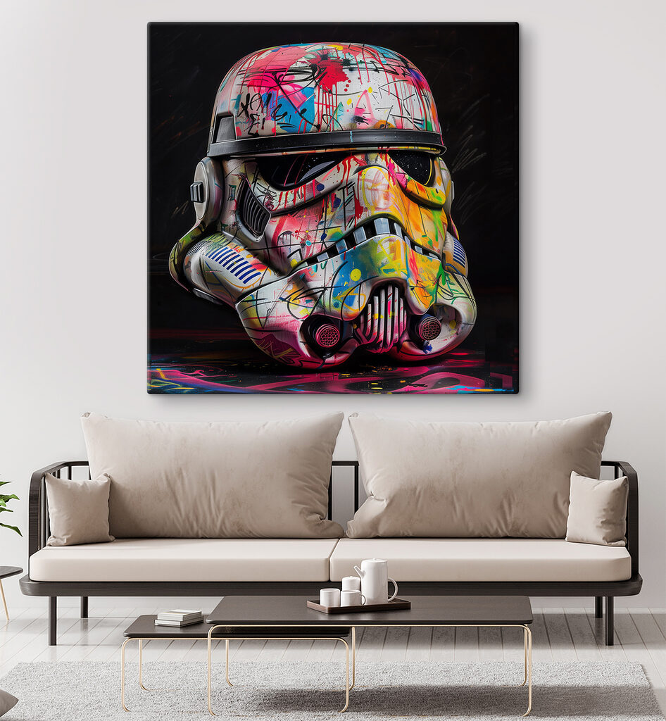 Casco futurista con graffiti en un interior