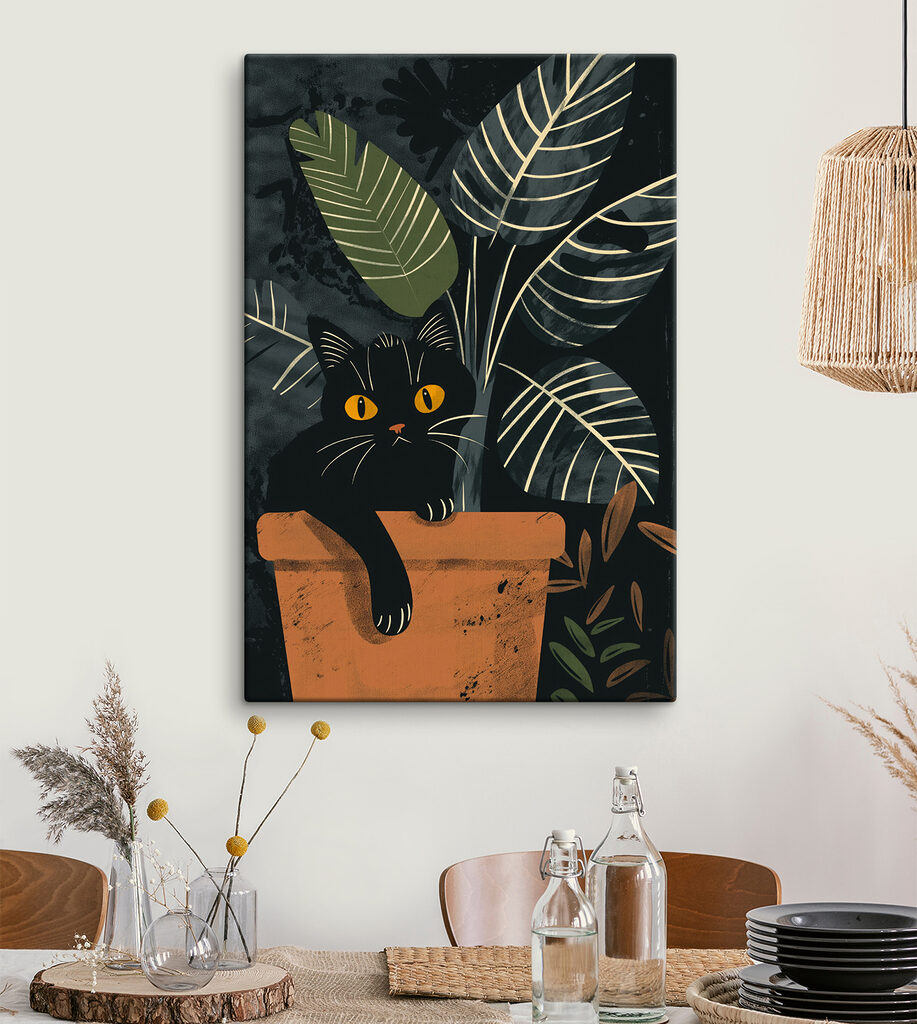 Gato negro entre hojas — interior 2