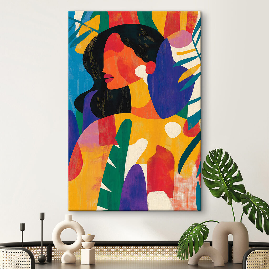 Mujer en colores soleados en un interior