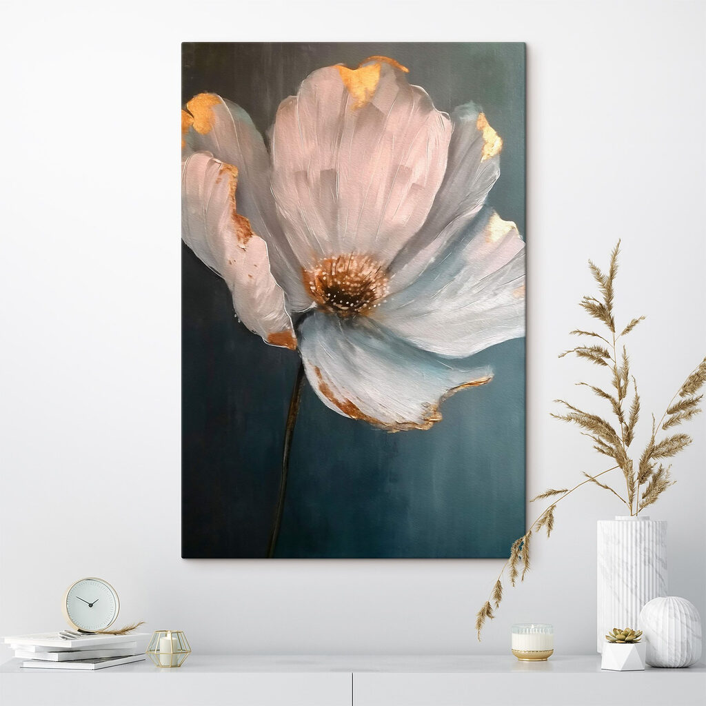 Flor sobre azul oscuro — interior 2