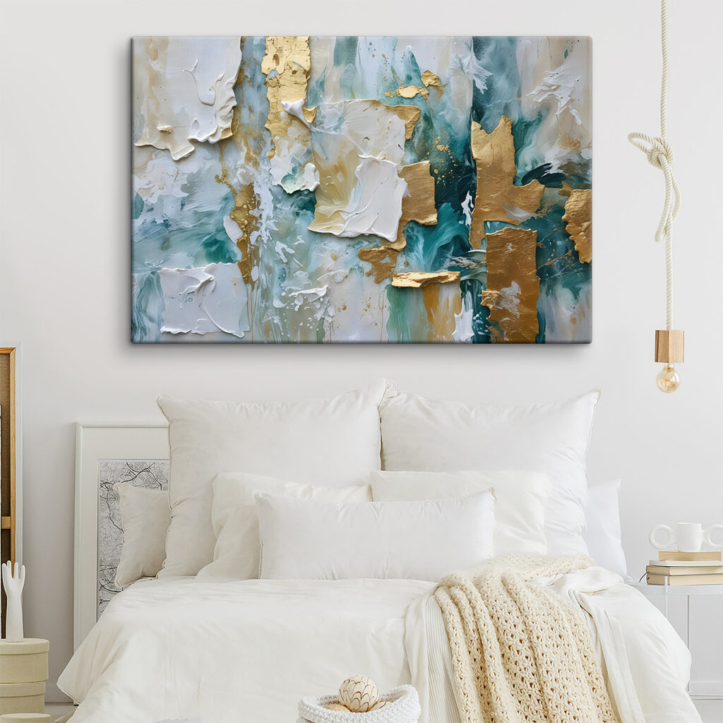 Pintura turquesa con dorado en un interior