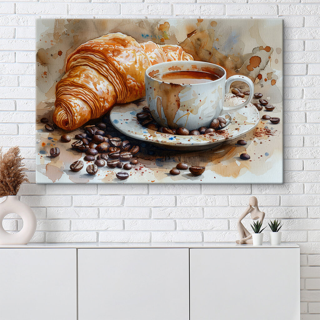 Cruasán y café en un interior
