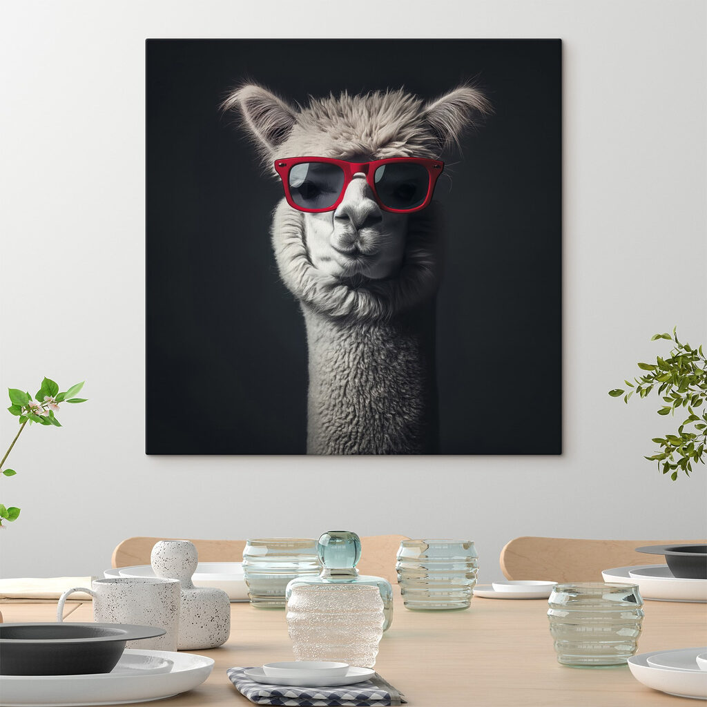 Llama con gafas rojas — interior 4
