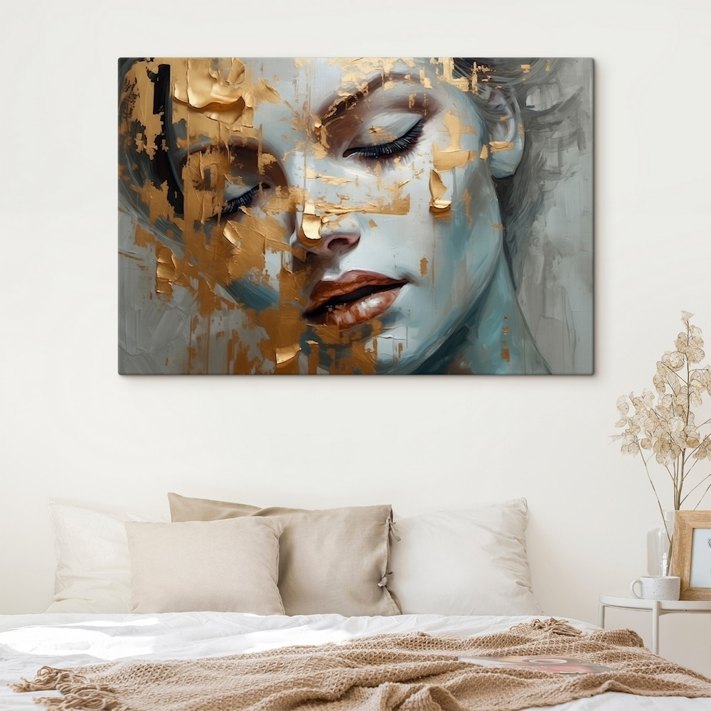 Rostro entre destellos dorados — interior 2