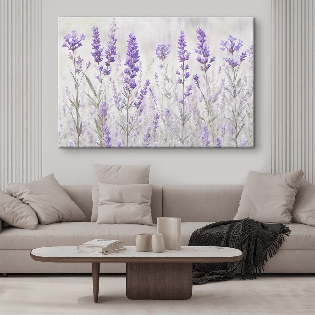 Lavanda en acuarela pálida en un interior