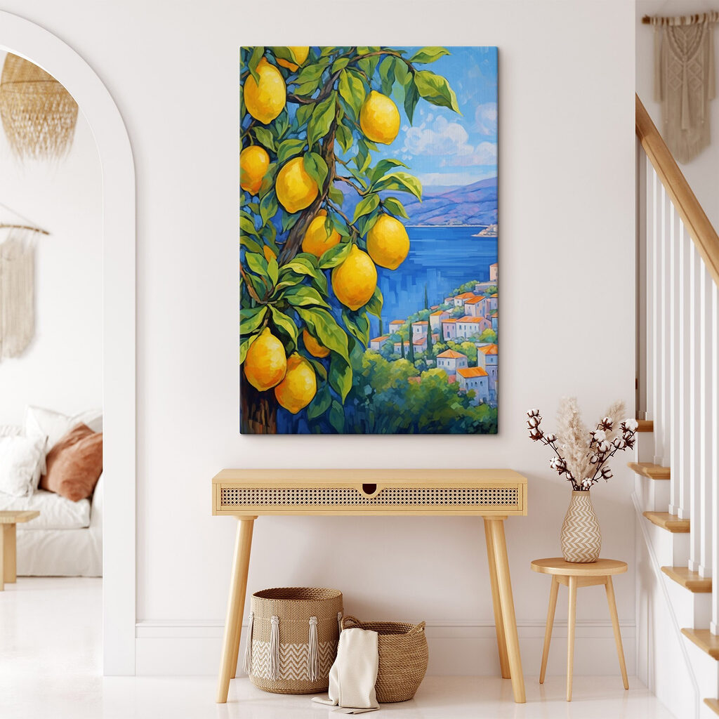 Limones sobre pueblo costero en un interior