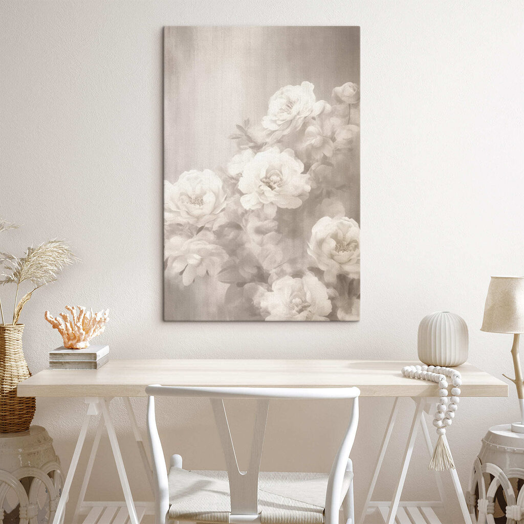 Rosas blancas entre velos — interior 1